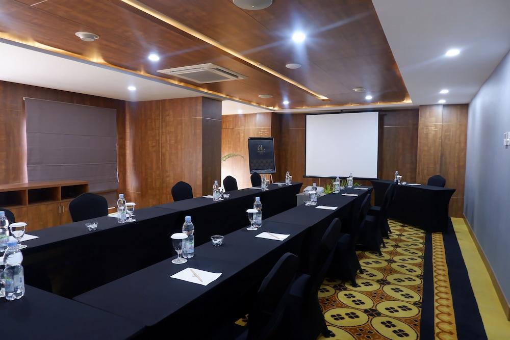 El Hotel Yogyakarta Malioboro Eksteriør billede